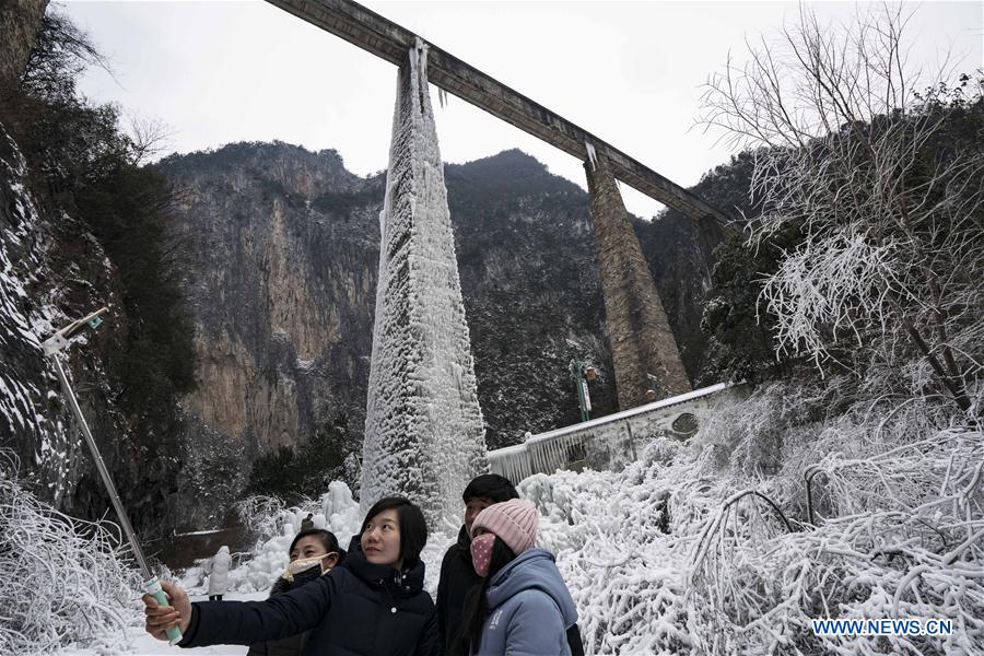 CHINA-HUBEI-NATIONAL HIGHWAY-ICICLES (CN)