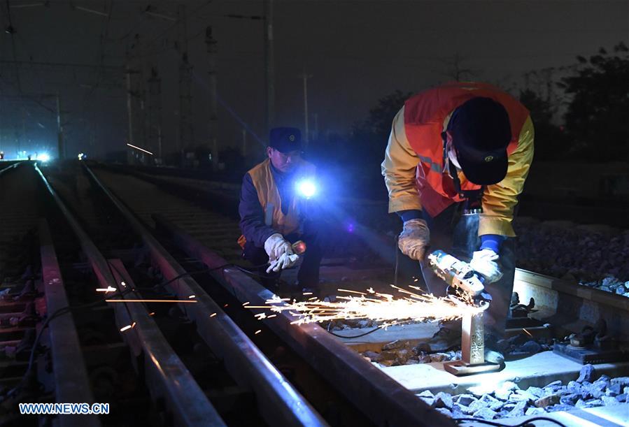 CHINA-NANNING-RAILWAY-NIGHT WORKER (CN)