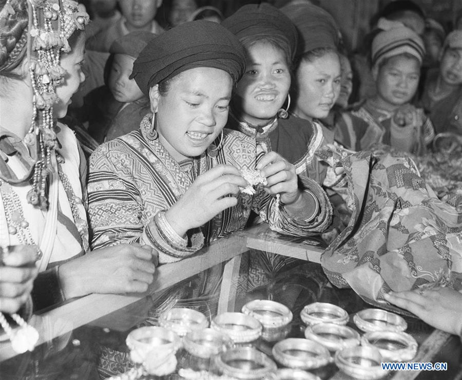 (MOMENTS FOREVER)(FESTIVECHINA)CHINA-SPRING FESTIVAL-ETHNIC MINORITIES (CN)