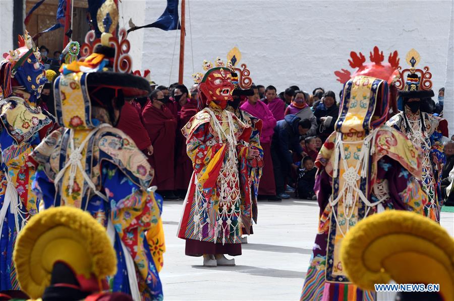 CHINA-GANSU-XIAHE-LABRANG MONASTERY-DANCE (CN)