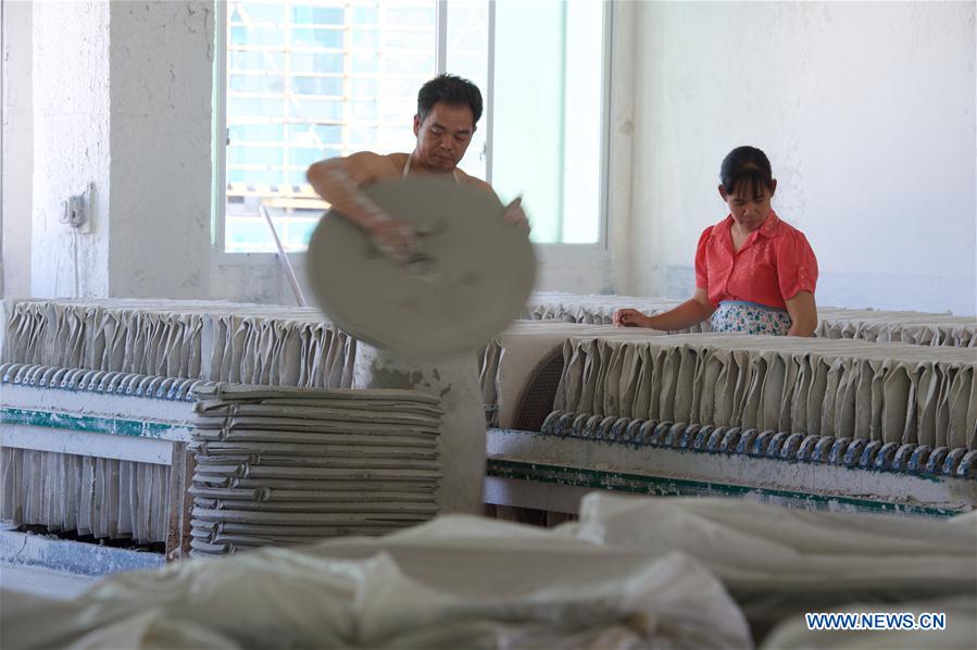 CHINA-FUJIAN-DEHUA-CERAMICS (CN)