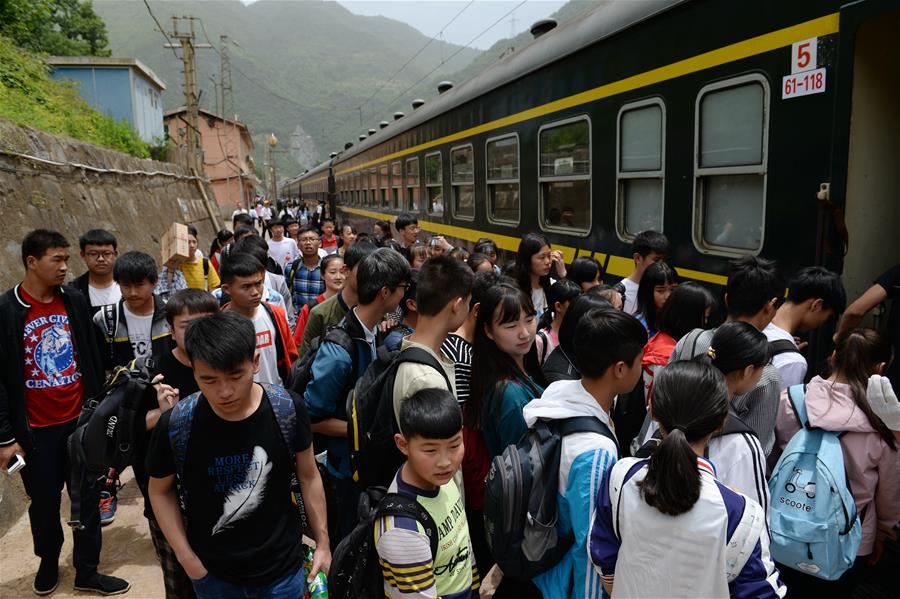 CHINA-SHAANXI-TRAIN-STUDENT SPECIAL CARRIAGES (CN)