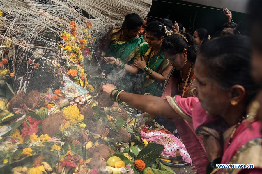 INDIA-MUMBAI-VAT SAVITRI FESTIVAL