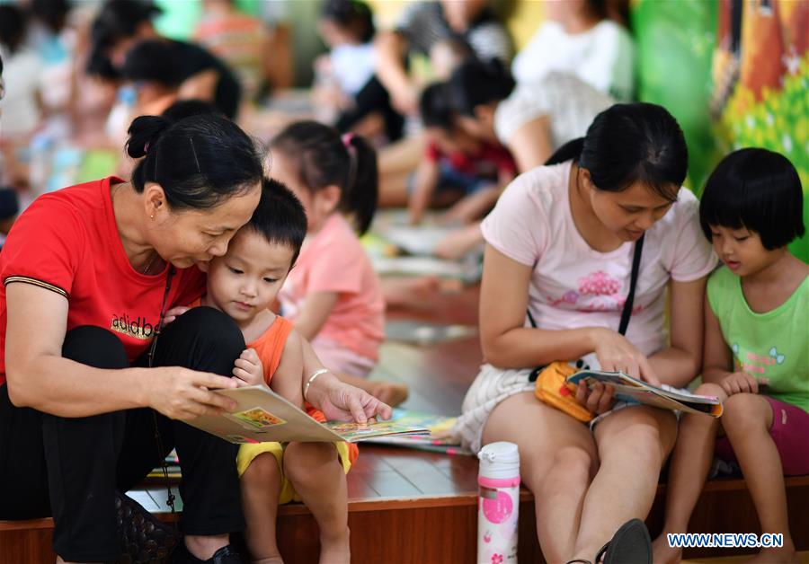 CHINA-HAINAN-SUMMER VACATION-LIBRARY-READING (CN)