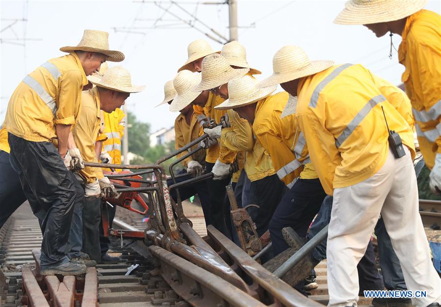 CHINA-SHANGHAI-HEAT-RAIL MAINTENANCE (CN)