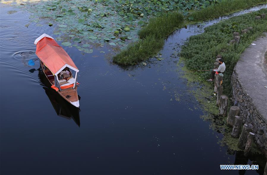 INDIA-SRINAGAR-DAILY LIFE