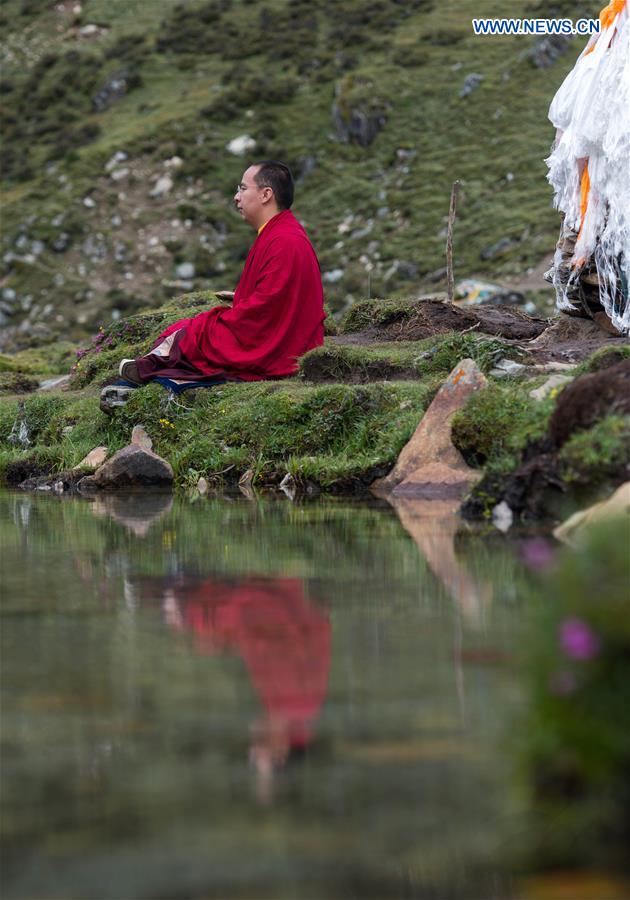 CHINA-TIBET-PANCHEN LAMA-LHAMO LHATSO LAKE WORSHIP (CN)