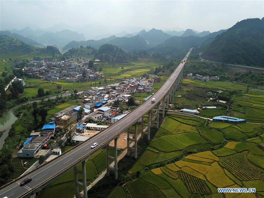 CHINA-GUIZHOU-EXPRESSWAY-SCENERY (CN)