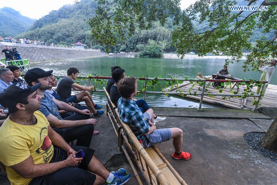 CHINA-ZHEJIANG-HANGZHOU-WATER CONCERT-BAMBOO FLUTE (CN)