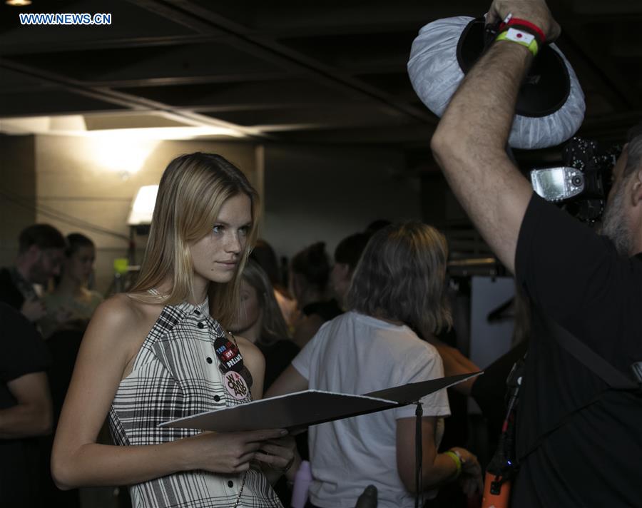 BRITAIN-LONDON-FASHION WEEK-ROLAND MOURET-BACKSTAGE