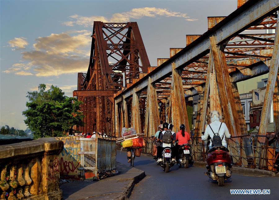 VIETNAM-HANOI-LANDMARK-AUTUMN