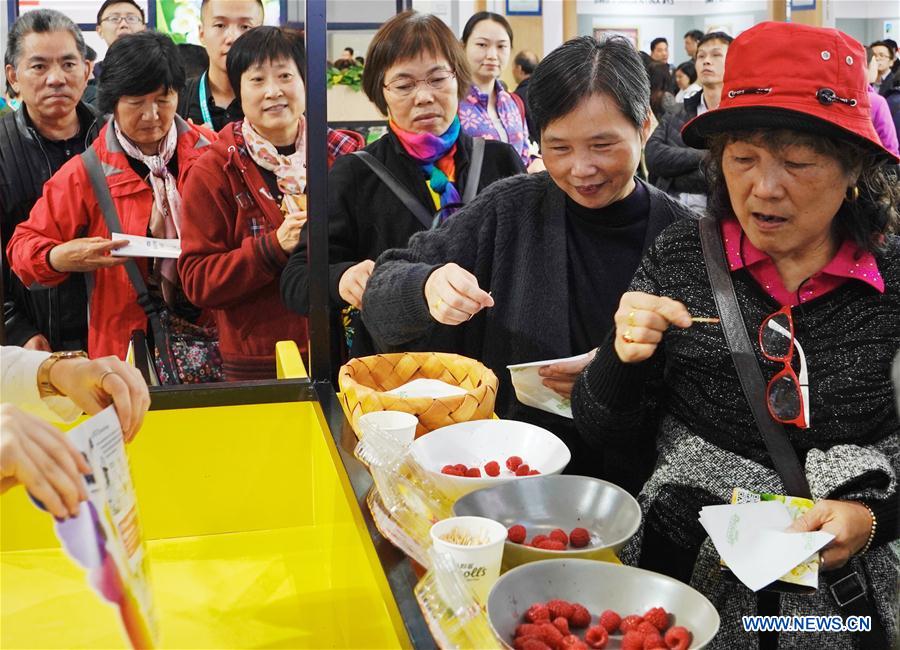 (IMPORT EXPO)CHINA-SHANGHAI-CIIE-GROUP VISITORS (CN)