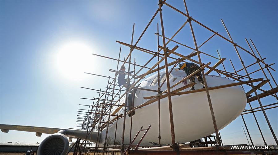 CHINA-LIAONING-FARMER-PLANE MAKING (CN)