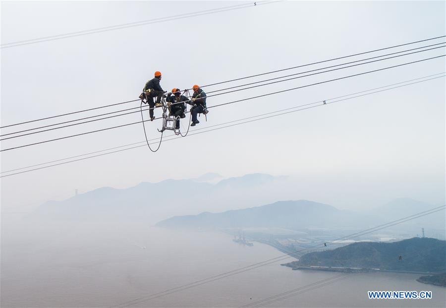 CHINA-ZHEJIANG-WORLD'S HIGHEST POWER PYLON-CABLE CONSTRUCTION (CN)