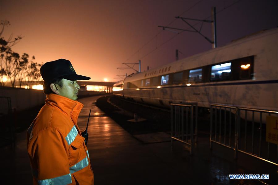 CHINA-ANHUI-HEFEI-BULLET TRAIN-SHUNTING OPERATION (CN)