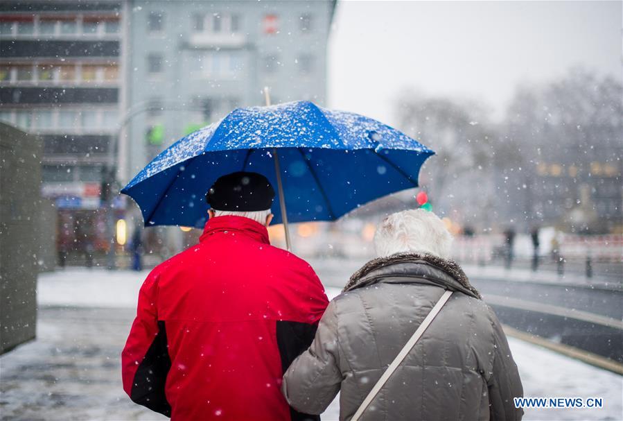 GERMANY-DUISBURG-SNOWFALL