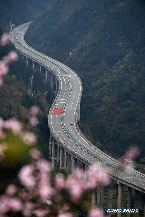 CHINA-GUIZHOU-EXPRESSWAY-SCENERY (CN)