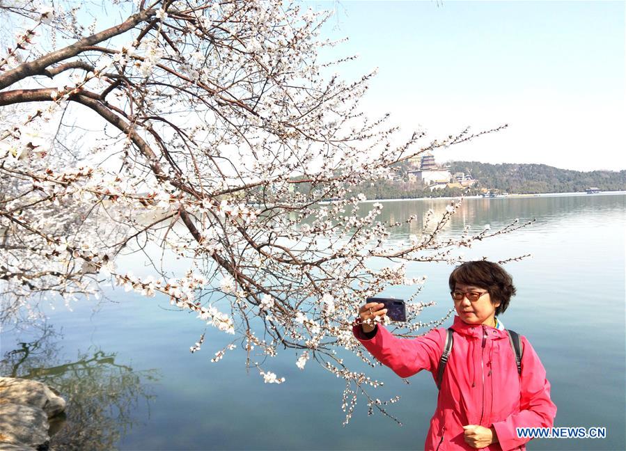 (Beijingcandid)CHINA-BEIJING-SPRING-PEOPLE (CN)