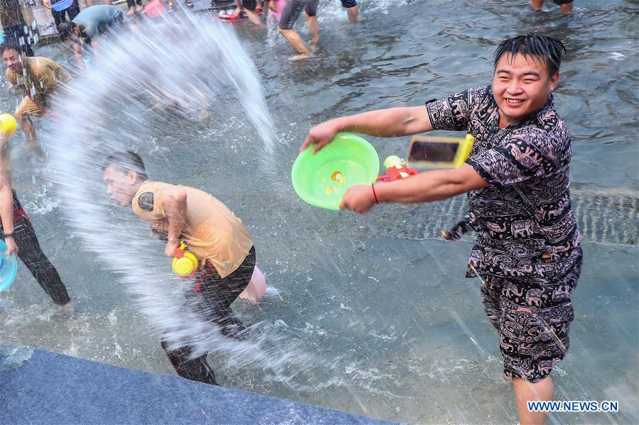 CHINA-YUNNAN-XISHUANGBANNA-WATER SPRINKLING FESTIVAL (CN)