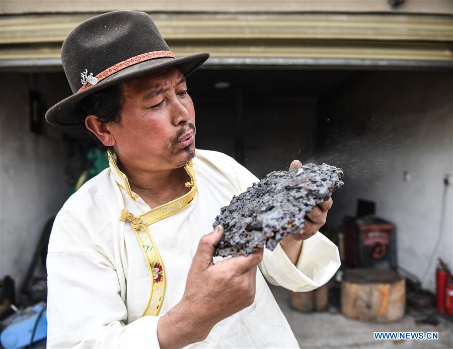 CHINA-LHASA-YIGONG TIBETAN KNIFE (CN)