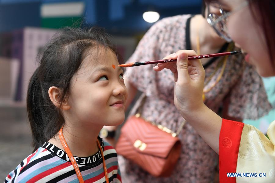 CHINA-DRAGON BOAT FESTIVAL-FOLK CUSTOMS (CN)