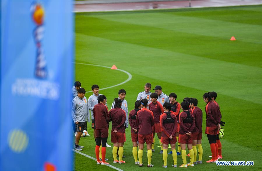 (SP)FRANCE-LE HAVRE-2019 FIFA WOMEN'S WORLD CUP-ROUND OF 16-CHINA-TRAINING SESSION