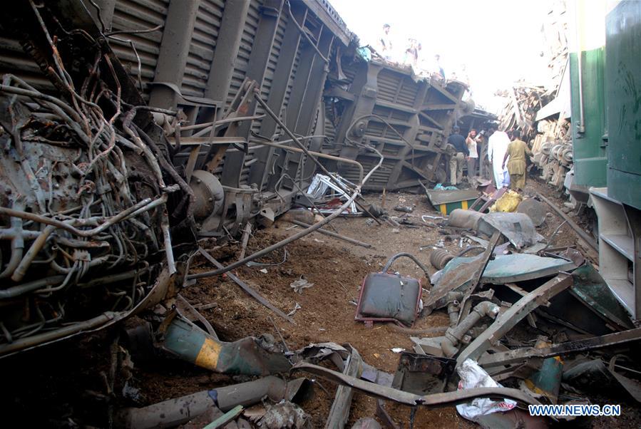 PAKISTAN-HYDERABAD-TRAIN-ACCIDENT