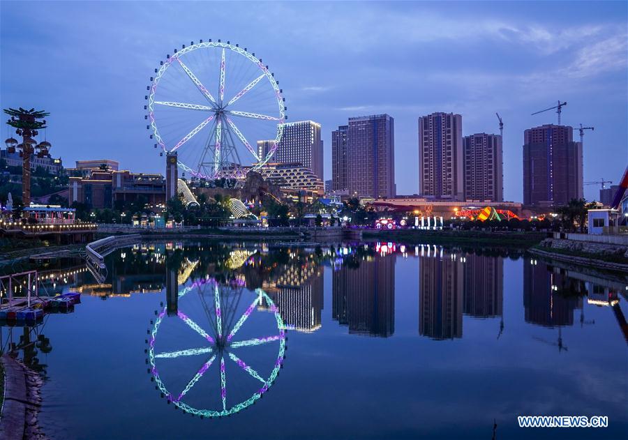 CHINA-CHONGQING-AMUSEMENT PARK-NIGHT (CN)