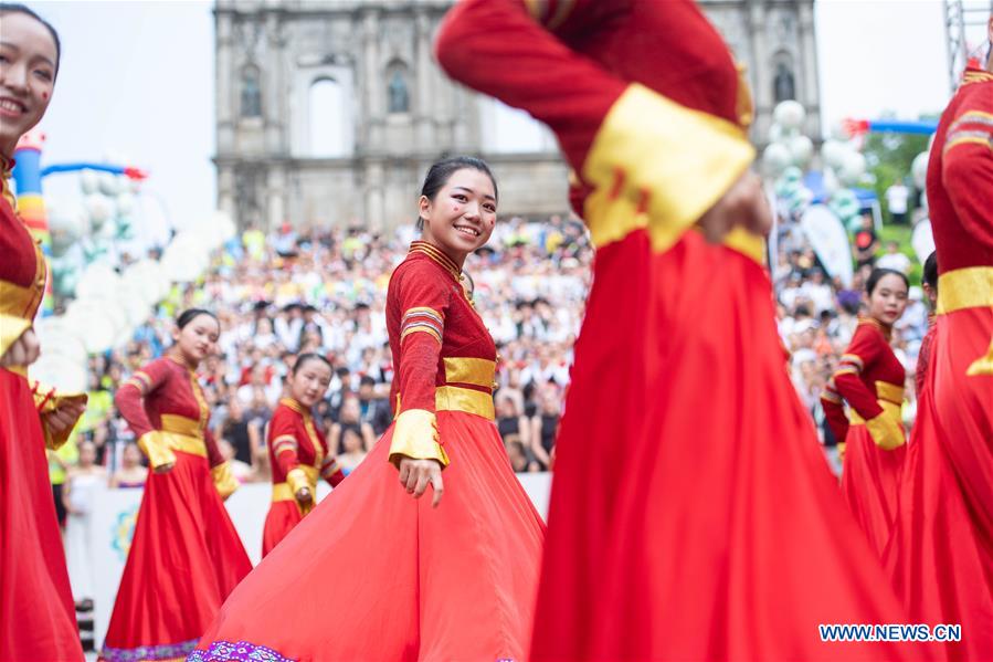 CHINA-MACAO-INT'L YOUTH DANCE FESTIVAL-PARADE (CN)