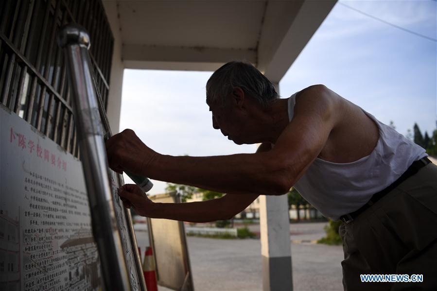 CHINA-ANHUI-HEXIAN COUNTY-ELDER-VOLUNTEER FOR LEFT-BEHIND CHILDREN (CN)