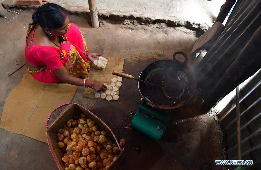 INDIA-AGARTALA-STREET FOOD-PANIPURI