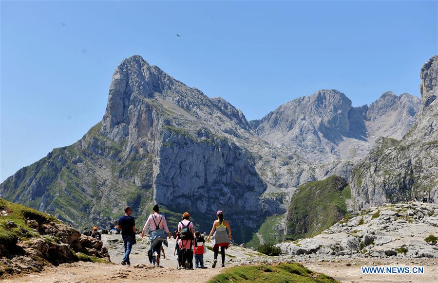 SPAIN-PICOS DE EUROPA NATIONAL PARK-SCENERY