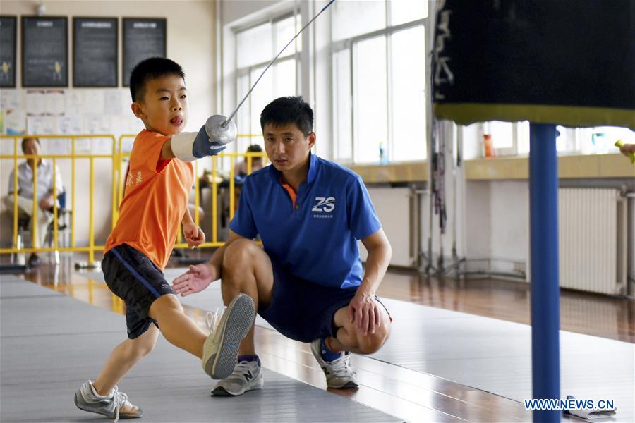 (SP)CHINA-SHANDONG-FENCING-BOY (CN)