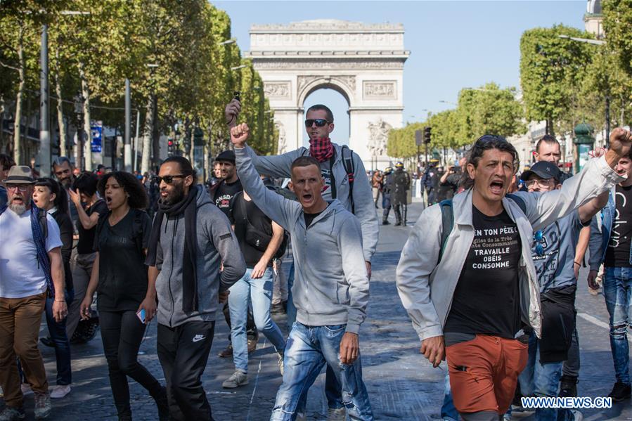 FRANCE-PARIS-PROTEST-POLICE-"YELLOW VEST"