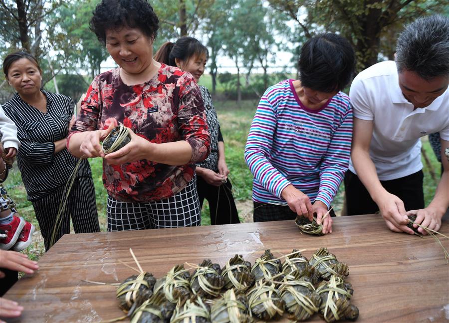 CHINA-ZHEJIANG-HUZHOU-CRAB-BINDING COMPETITION (CN)