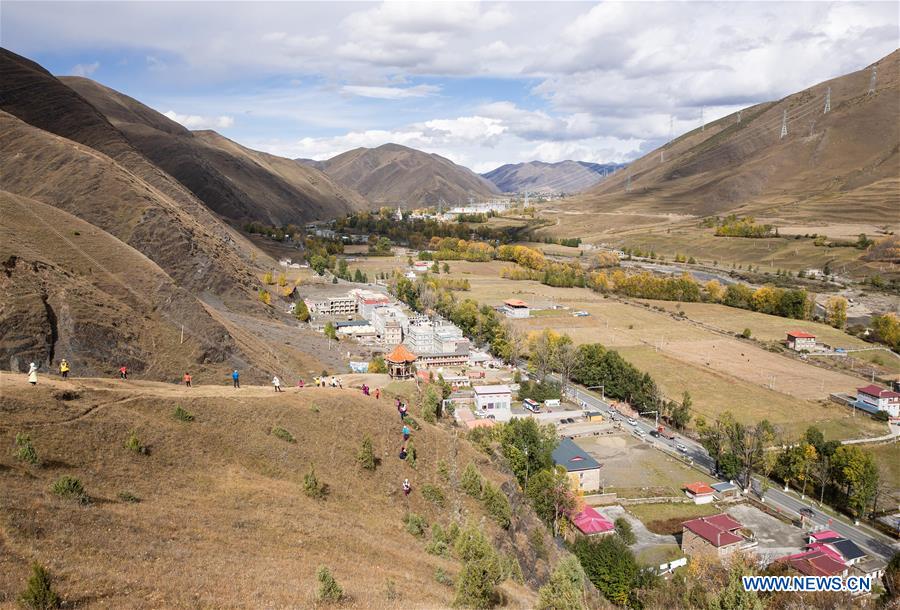 CHINA-SICHUAN-KANGDING-AUTUMN SCENERY (CN)