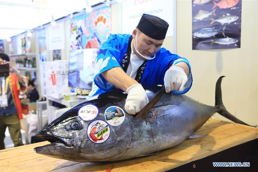 (CIIE)CHINA-SHANGHAI-CIIE-FOOD-JAPAN-TUNA DISINTEGRATING SHOW (CN)