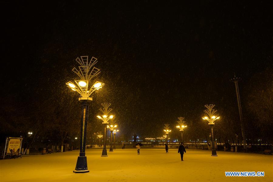 CHINA-INNER MONGOLIA-MANZHOULI-SNOWFALL (CN)