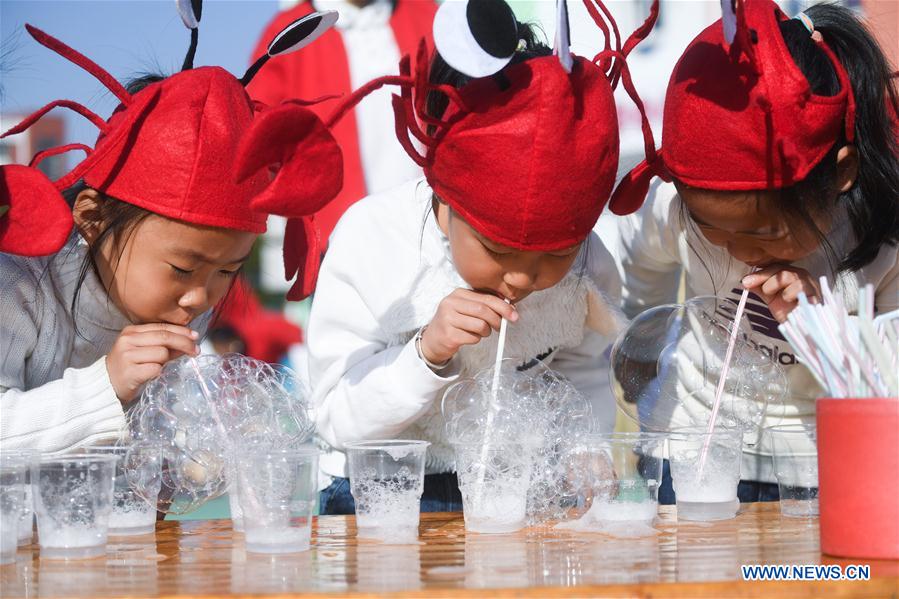 CHINA-ZHEJIANG-CHANGXING-CRAB FESTIVAL FOR CHILDREN (CN)