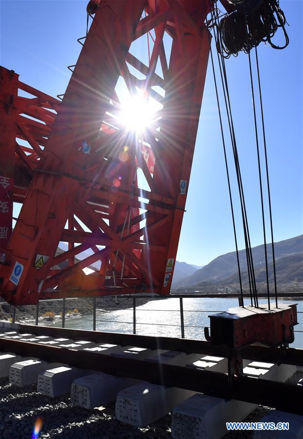 CHINA-TIBET-LHASA-NYINGCHI RAILWAY-BRIDGE-RAIL LAYING-COMPLETION (CN)