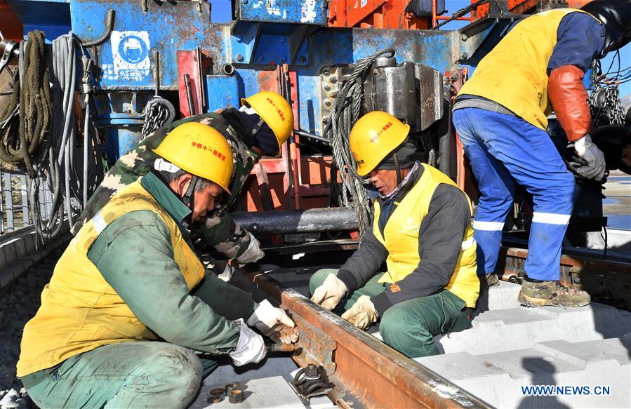 CHINA-TIBET-LHASA-NYINGCHI RAILWAY-BRIDGE-RAIL LAYING-COMPLETION (CN)