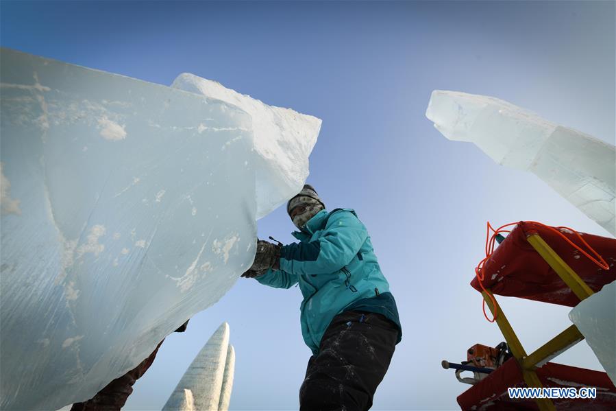 CHINA-HARBIN-ICE SCULPTURE COMPETITION (CN)