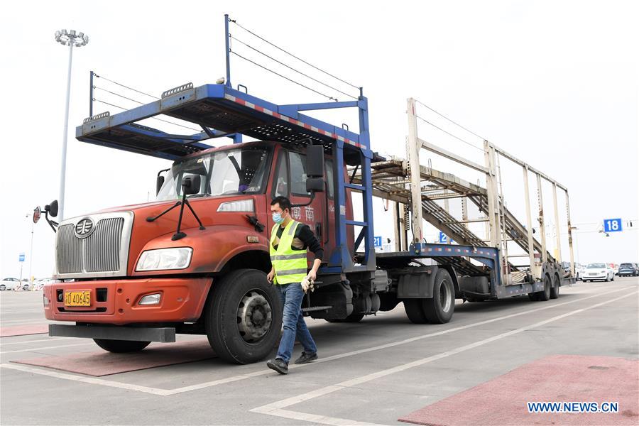 CHINA-CHONGQING-LOGISTICS COMPANY-BACK TO WORK (CN)