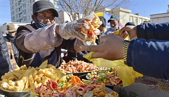 Tibetans prepare for festival at market in Xigaze