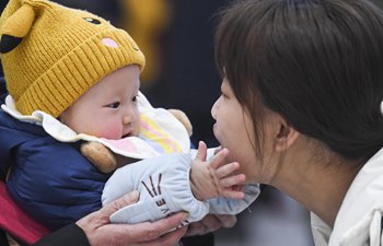 Touching moments of family reunion before Spring Festival