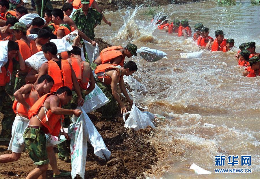 （圖文互動）（3）為了“中國號”巨輪揚帆遠航——中國共產黨領導下的人民軍隊忠于祖國、服務人民啟示錄