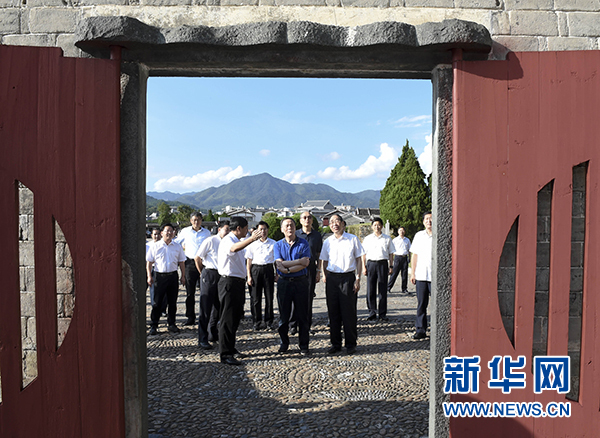 9月24日至26日，中共中央政治局常委、中央紀(jì)委書記王岐山在福建調(diào)研。這是9月24日，王岐山在上杭縣古田鎮(zhèn)參觀古田會議會址。新華社記者張鐸攝