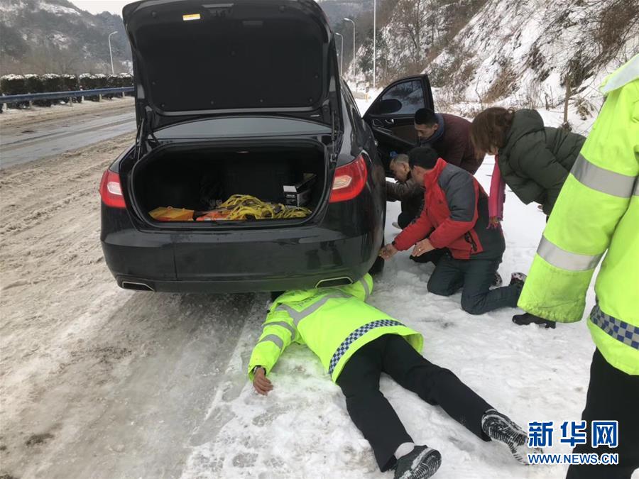 （新華全媒頭條）（4）雨雪冰凍中，他們奮力前行——基層黨員干群抗擊冰雪災(zāi)害紀(jì)實(shí)