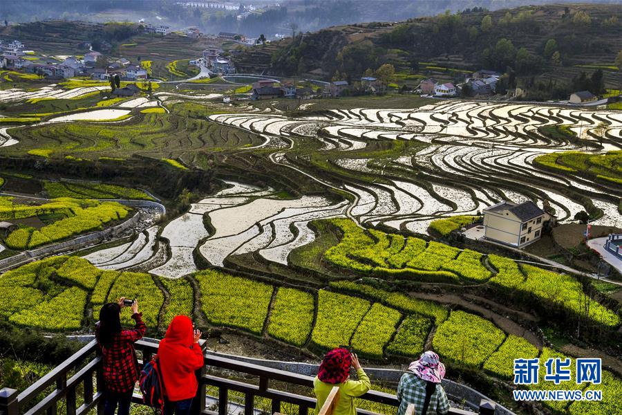 （新華全媒頭條·兩會(huì)精神看落實(shí)·圖文互動(dòng)）（4）適應(yīng)發(fā)展新方位 奮進(jìn)決勝長征路