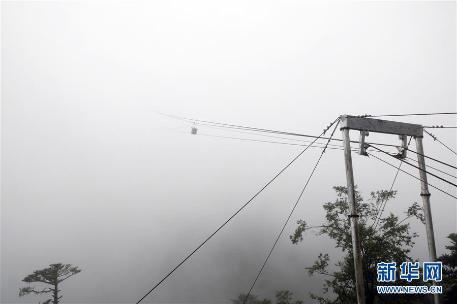 （圖文互動）（8）特寫：“八一”禮物，飛向云端哨所